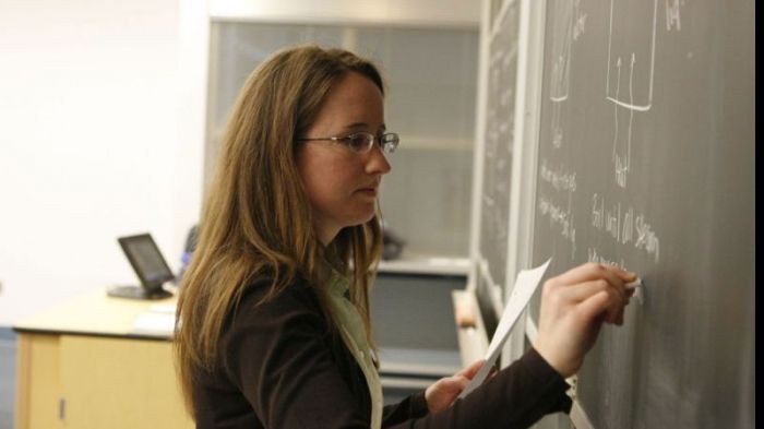 Profesorii devin intangibili. Pedepse dure pentru amenințare sau agresiune la adresa lor