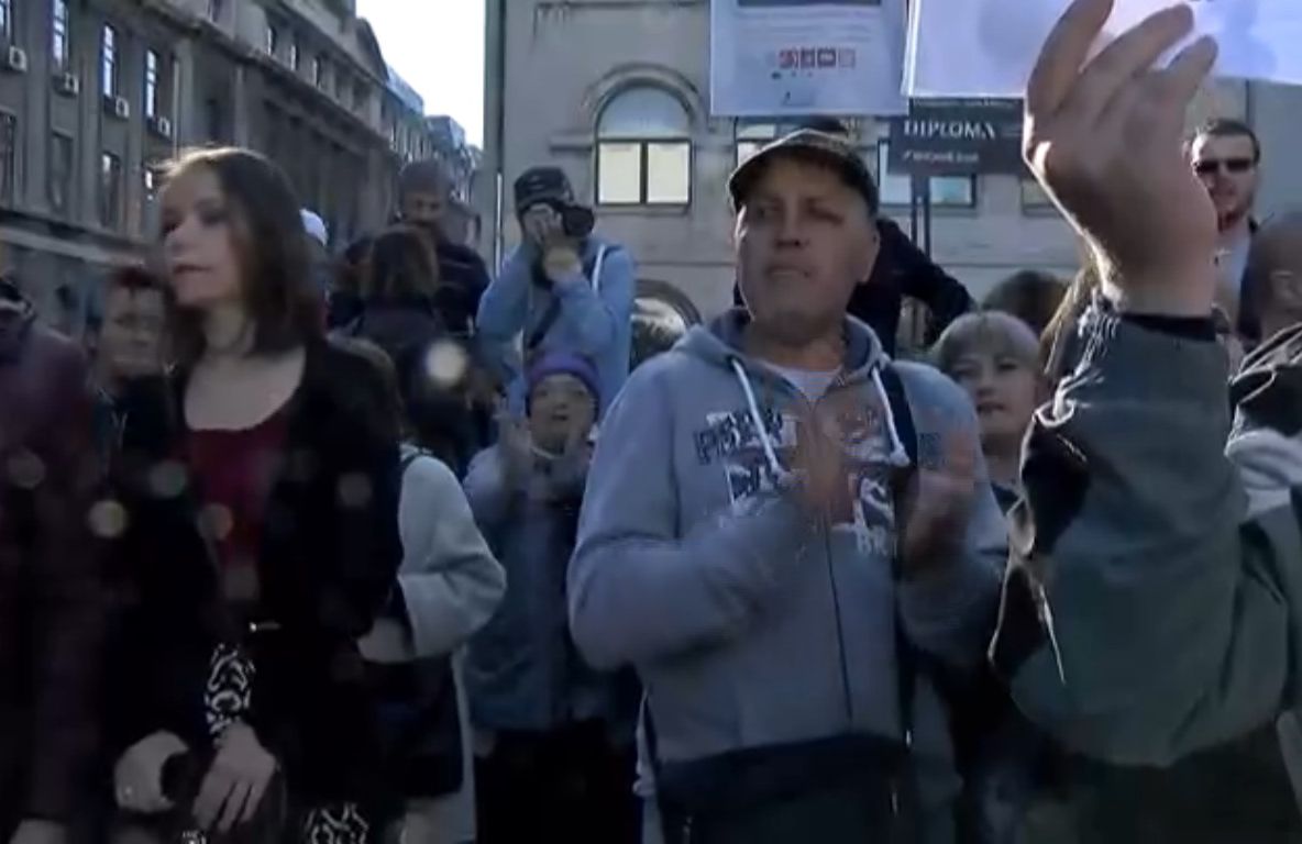 Miting în mai multe oraşe, în memoria poliţistului mort. Se cere demisia lui Gabriel Oprea