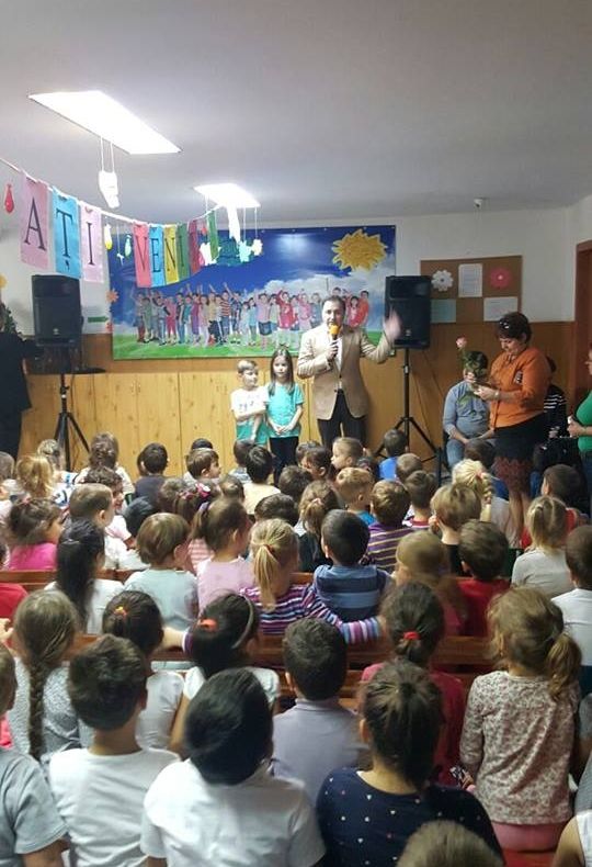 Deputatul PSD Cristian Rizea, campanie electorală în grădiniţele din sector, lângă 150 de copii 