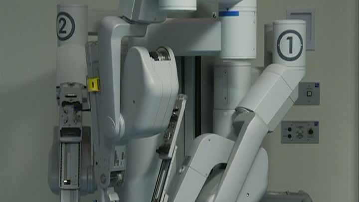 Statul pune frână chirurgiei viitorului! Avem roboţi, dar nu sunt întreţinuţi 