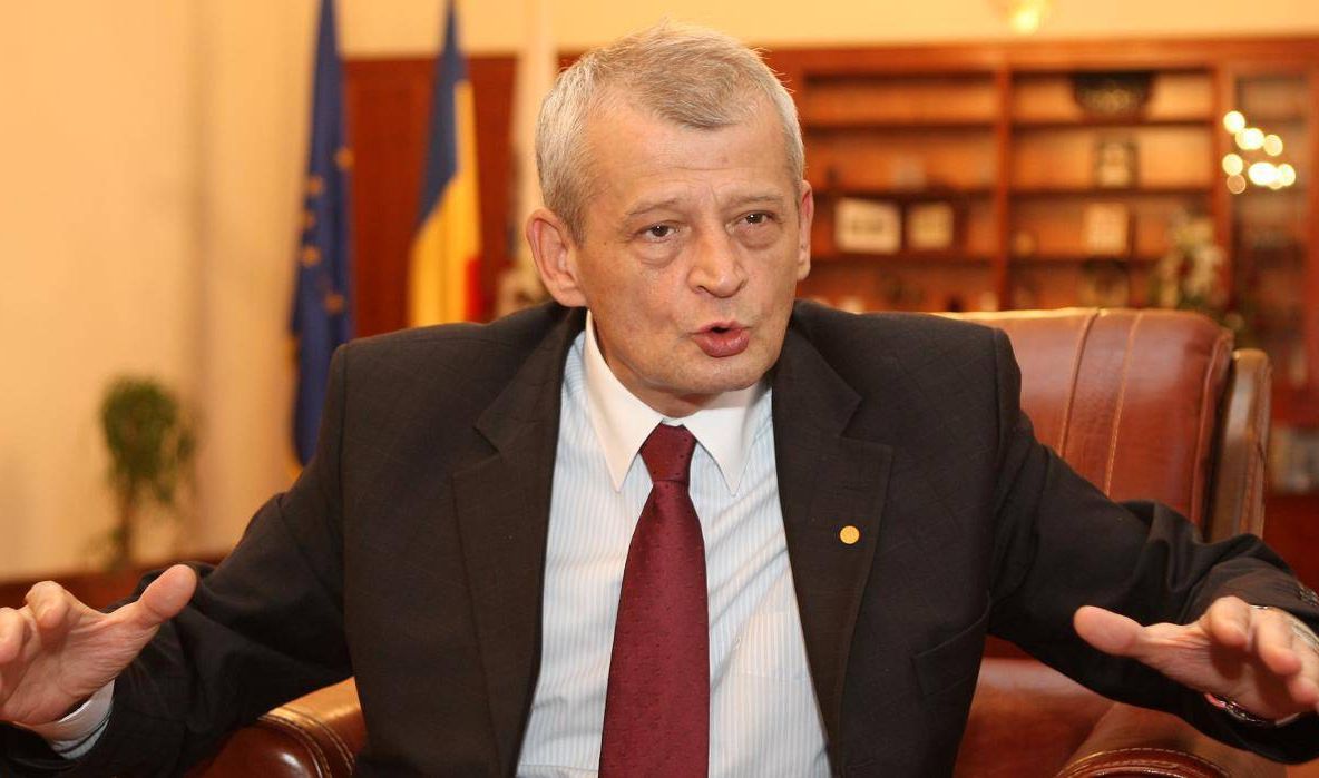 Percheziții în celula lui Sorin Oprescu. I-au fost confiscate două flacoane de insulină injectabilă