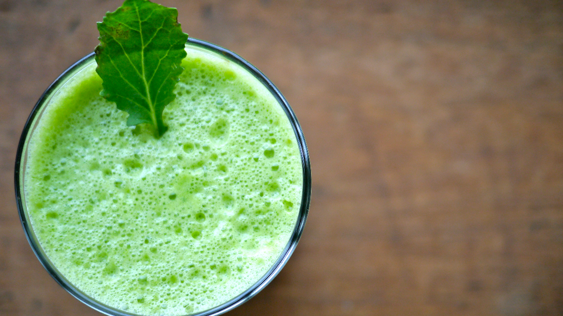 Medicilor nu le vine să creadă. Sucul natural care vindecă migrenele într-un minut