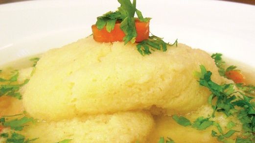 Cum să faci cea mai bună supă cu găluște pufoase. Secretul bucătarilor