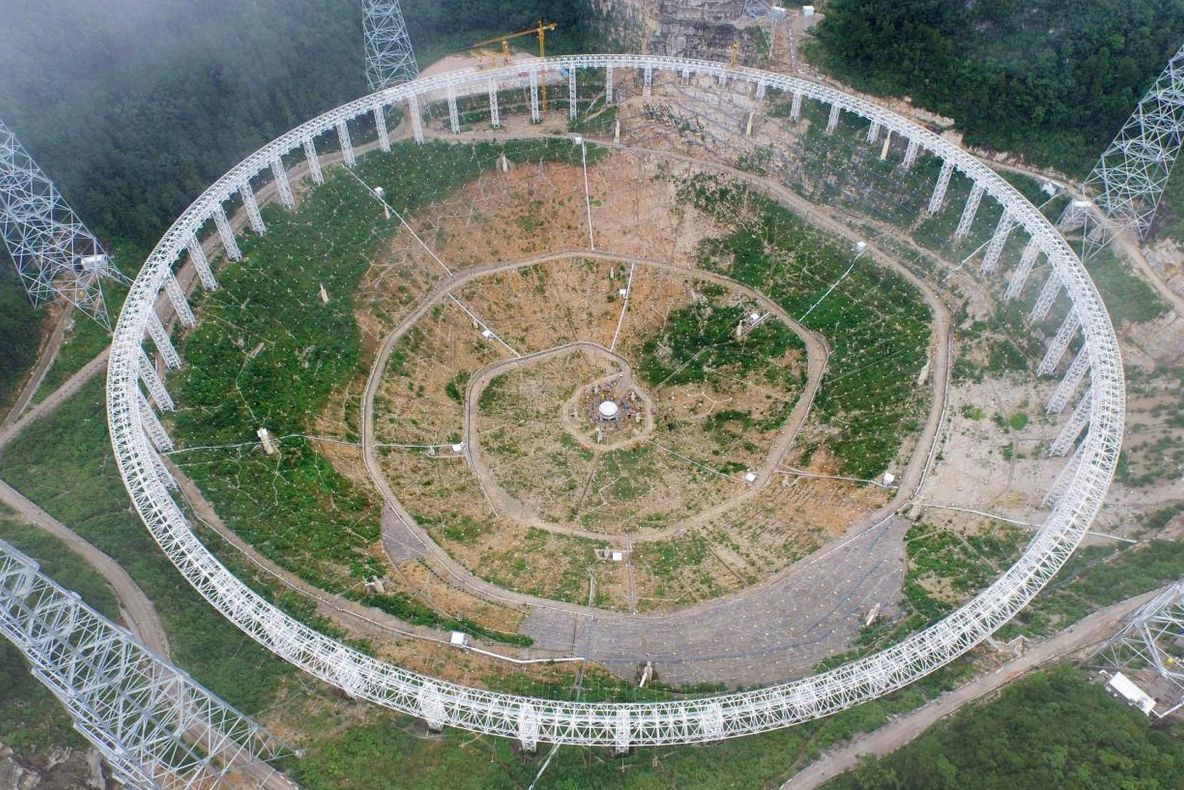 Chinezii vor să-i găsească pe extratereștri înaintea NASA. Au construit cel mai mare telescop