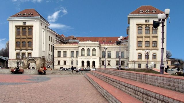 Scandal internaţional la UMF Iaşi: suspiciuni de fraudă. Ambasadorul României, convocat 