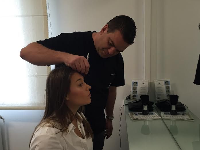 Monica Roşu tentată să-şi implanteze sprâncenele