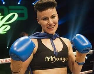 Prima campioană mondială a României la Superkombat organizează azi o conferință de presă