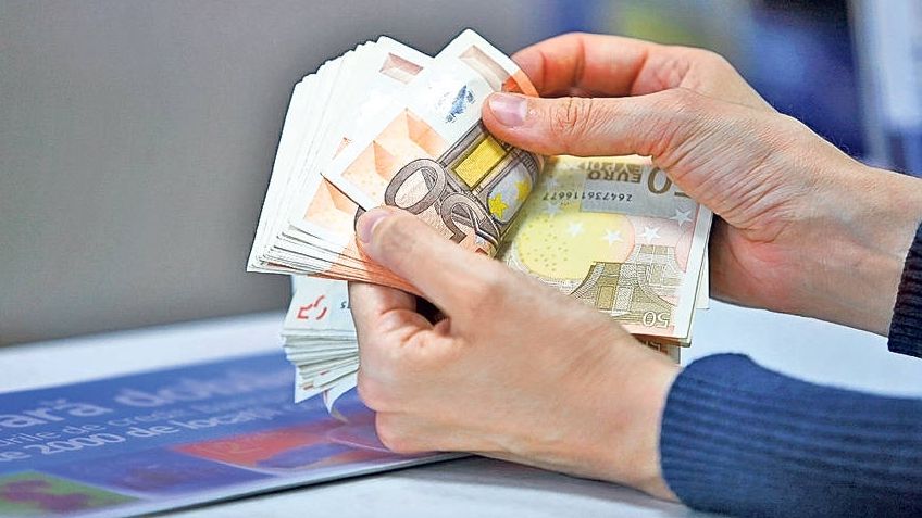 Guvernul sare în ajutorul românilor care au credite în valută 
