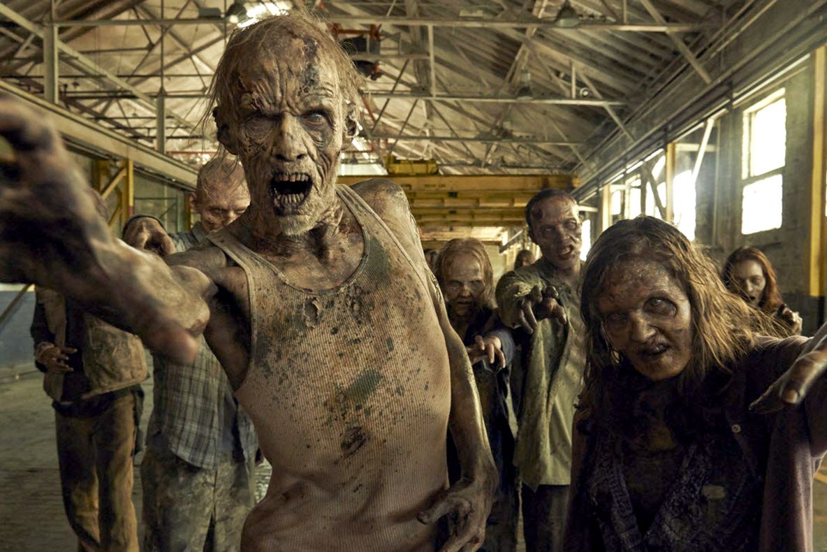 Extrem de bizar: ce s-a întâmplat după ce doi amici s-au uitat împreună la serialul "Walking Dead"