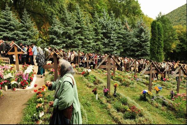 Se schimbă regulile la mormântul lui Arsenie Boca de la Prislop. Ce trebuie să știe pelerinii