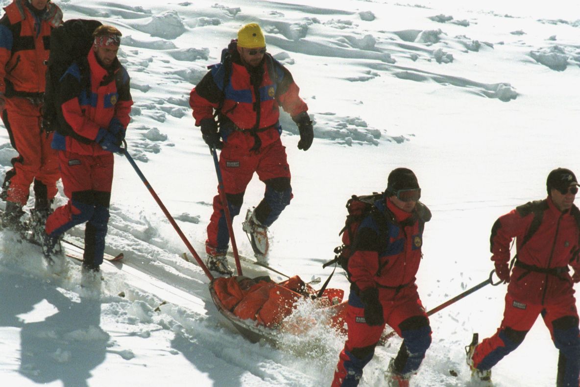 Turiști blocați în Masivul Bucegi, coborâți după o operațiune de 20 de ore 