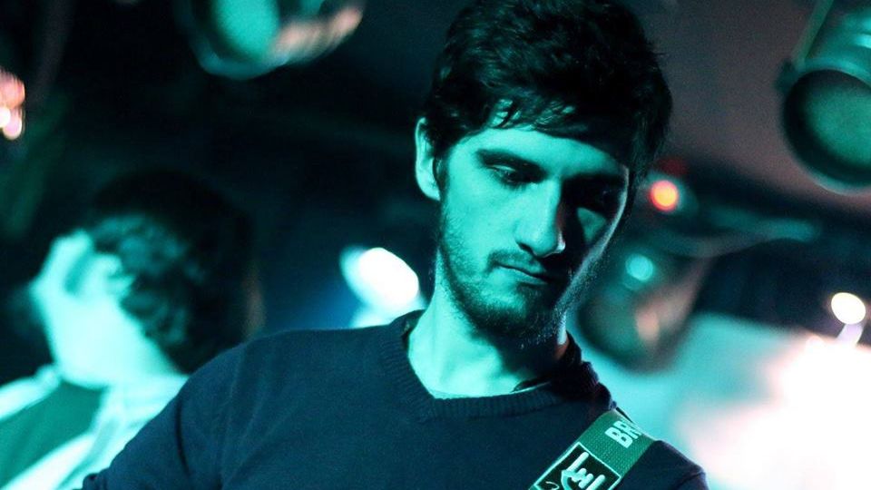 COLECTIV. Cine este tânărul care a murit într-un spital din Marea Britanie