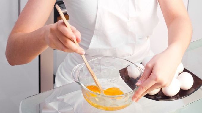 Cum îți dai seama că ouăle cumpărate sunt de la o găină bolnavă