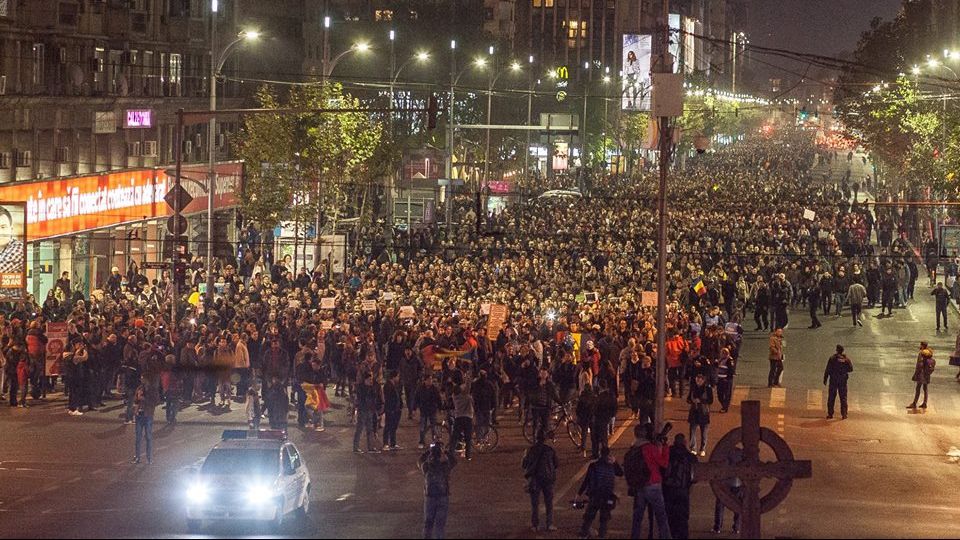 PROTESTUL COLECTIV. Zeci de mii de oameni au cerut, în stradă, demisia lui Piedone, Oprea și Ponta