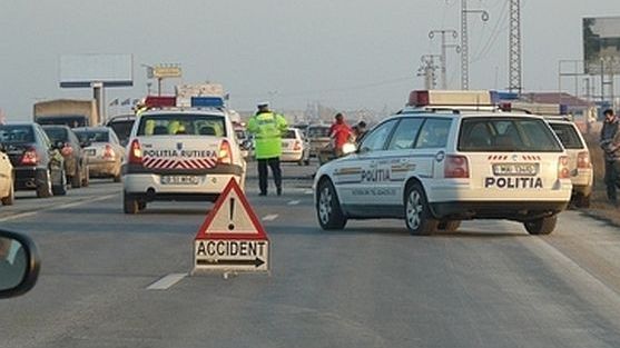 Accident pe autostrada Arad-Nădlac. Un microbuz a intrat într-un TIR
