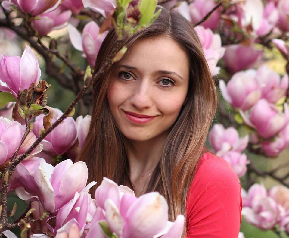 O frumoasă româncă de 28 de ani este profesoară de informatică în SUA 