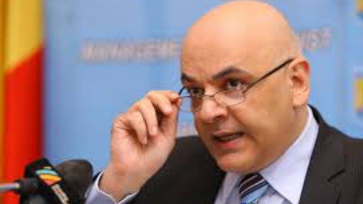 Raed Arafat răspunde acuzaţiilor pe facebook: "Mulţi colegi mă sfătuiesc să nu mai răspund, totuşi..