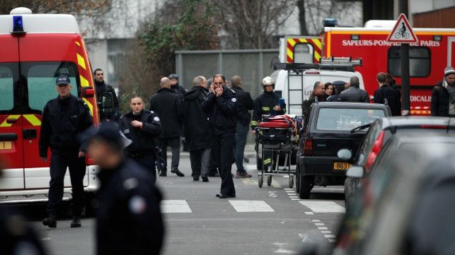 Atentatele din Franța: Un al doilea kamikaze venise prin în Europa prin Grecia