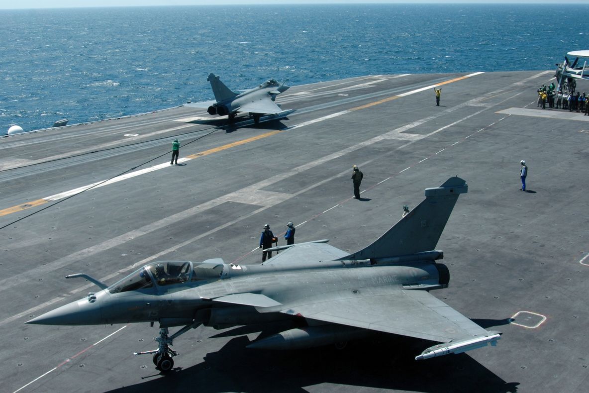 Avioane franceze de război au distrus un centru de comandament ISIS din Irak