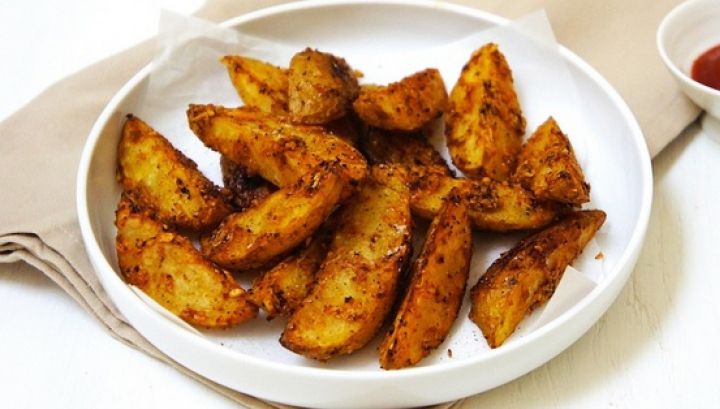 Cum să faci cei mai buni cartofi la cuptor. Ingredientul ţinut secret de marii bucătari