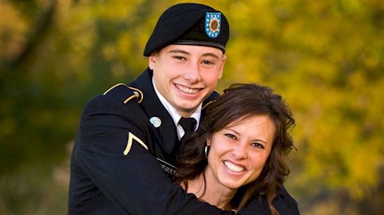 Îndurerată, a continuat să-i trimită mesaje fiului ei mort. Într-o seară, ȘOC: A primit un răspuns 