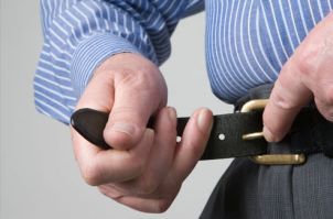 Ce păţeşti dacă îţi strângi prea tare cureaua! Efectele sunt crunte