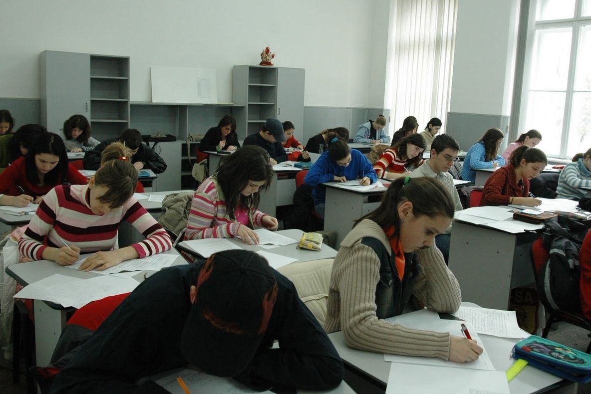 O nouă materie obligatorie în şcoli şi facultăţi. Ce prevede proiectul de lege