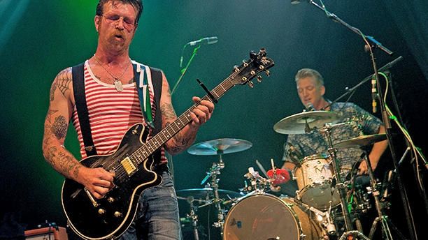 Membrii Eagles of Death Metal vor să fie primii artişti care vor cânta la Bataclan, la redeschidere