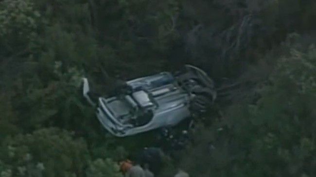 Au găsit mașina răsturnată, cu două trupuri în ea. Detaliul care i-a cutremurat pe polițiști