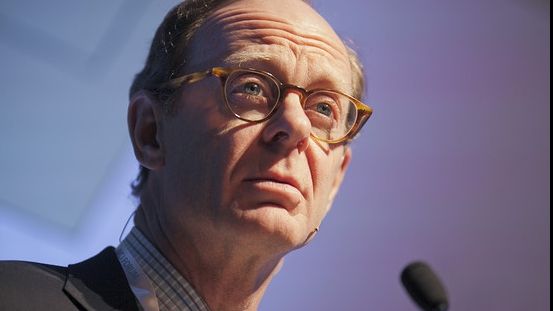 Cine e miliardarul american care cumpără două bănci din România