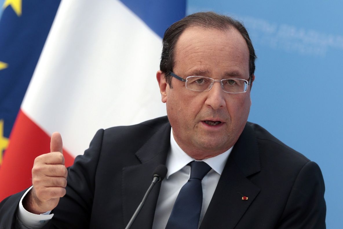 Hollande: UE va fi distrusă dacă nu îşi apără graniţele. Suntem în război cu jihadiştii 