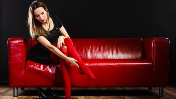 Ce greşeli să eviţi când porţi ciorapi cu fustă 