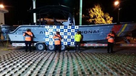 Peste o jumătate de tonă de cocaină,descoperită în autocare ale unor suporteri de fotbal în Columbia