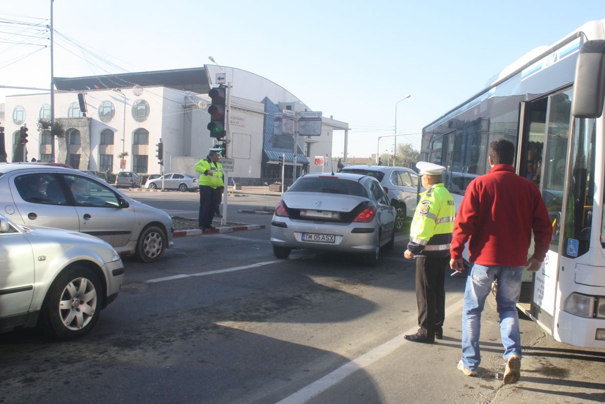 Incident într-un oraş din România: un şofer de autobuz a adormit la volan. Ce-a urmat: E o minune!