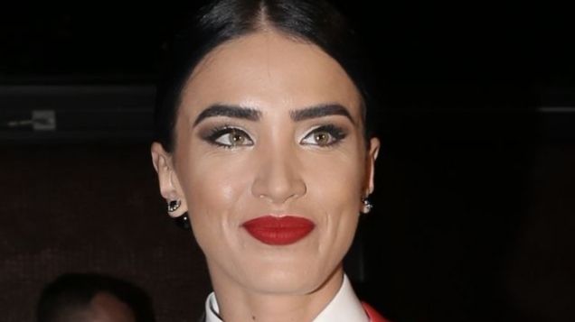 Să nu-ţi vină să crezi! Cum arată Adelina Pestriţu în buletin 