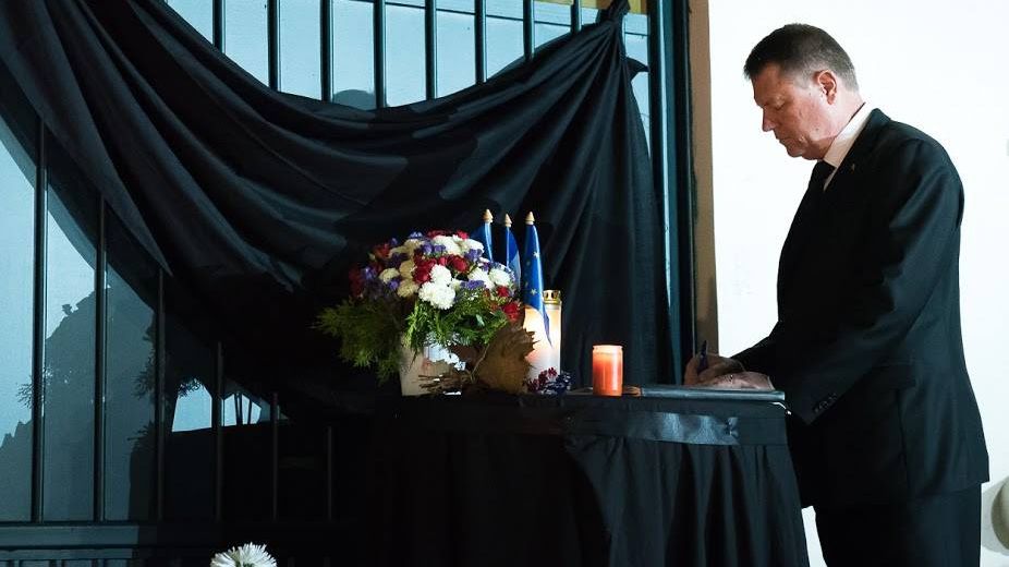 Iohannis, la Ambasada Franței: "Să rămânem uniţi pentru a putea combate și elimina terorismul!"