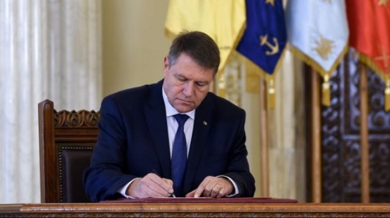 Președintele Iohannis a promulgat legea privind votul prin corespondenţă 