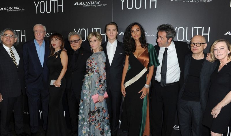 Mădălina Ghenea a strălucit pe covorul roşu în Los Angeles 