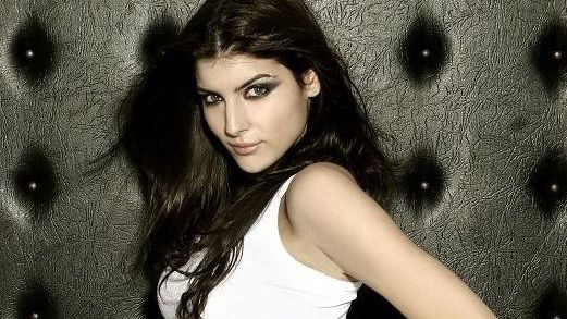 Fiica lui Mădălin Voicu, goală într-o revistă pentru adulţi? Cum reacţionează politicianul când aude