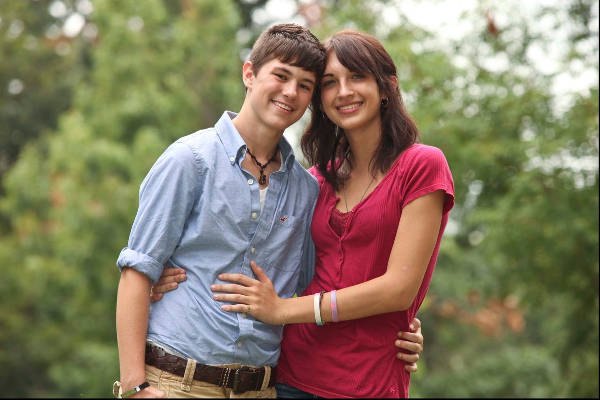 Par un cuplu ca oricare altul. Adevărul din spatele acestei imagini fericite te va cutremura