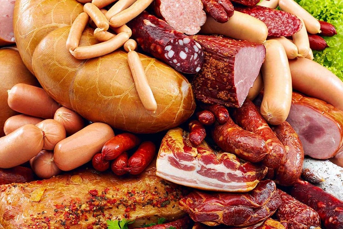 Etichete false pe mezeluri pe care le mâncăm zilnic. Ce ingrediente au de fapt