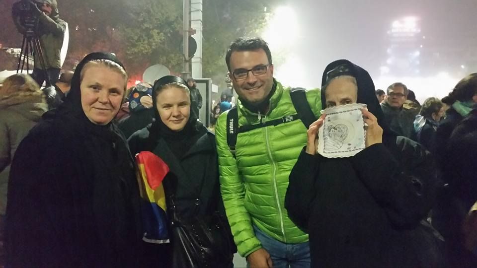 Lucian Mîndruţă a făcut pasul. Măicuţele, la protest!