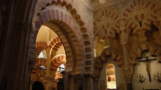 Atentate în Franța. O moschee a fost incendiată în Spania 