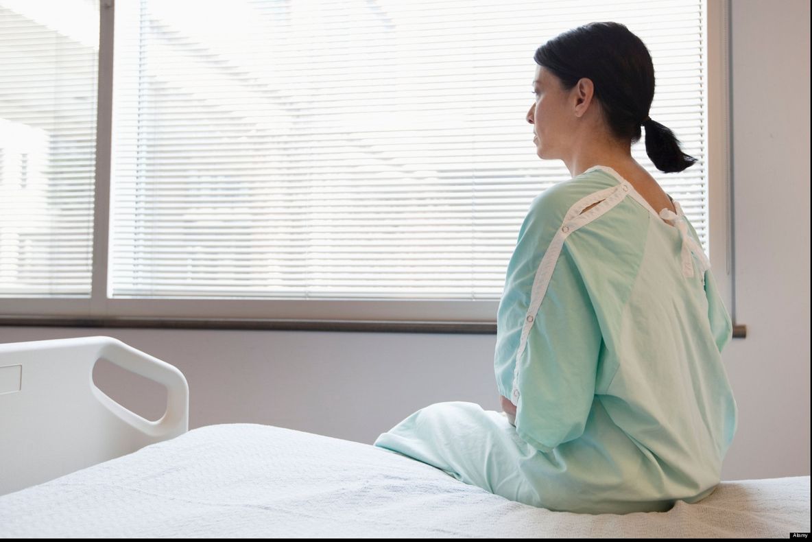 Şi-a suflat nasul cu putere şi a ajuns la spital! Medicii au înmărmurit când au văzut-o cum arată