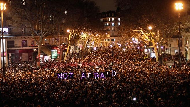 Atentate Paris. Soţul unei femei ucise, către ISIS: "Nu mă puteţi face să urăsc!"