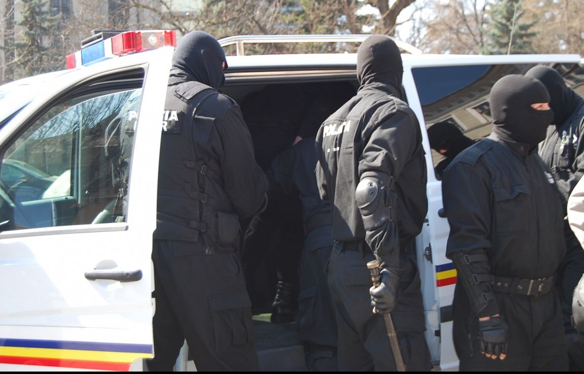 Percheziții ale IGPR la persoane bănuite de evaziune fiscală prin firme “fantomă”