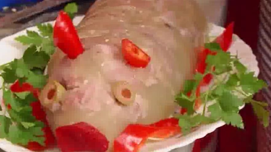 Cum să gătești o piftie delicioasă într-o formă amuzantă