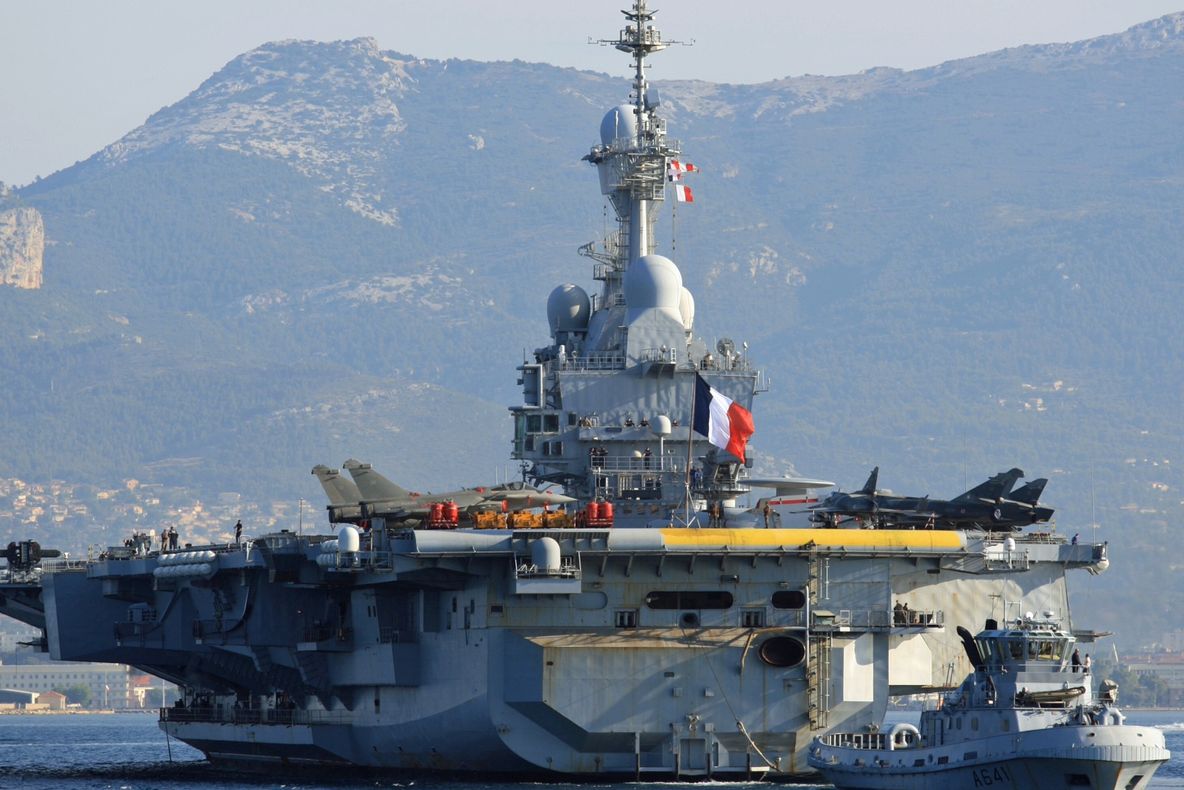 Portavionul Charles de Gaulle merge spre Mediterana de Est, ca să participe la lupta împotriva ISIS