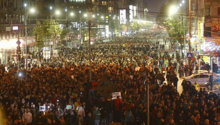 500 de studenţi, marş de solidaritate pentru victimele de la Colectiv