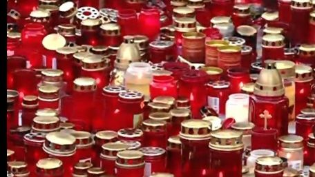 Pelerinaj la Colectiv: "Suntem revoltați. De la Revoluție nu s-a schimbat nimic. Ne doare sufletul" 